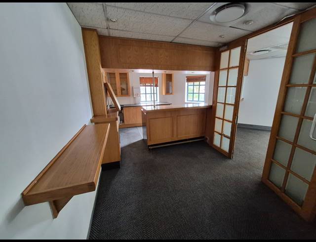 605M² OFFICE TO LET IN SUNNINGHILL